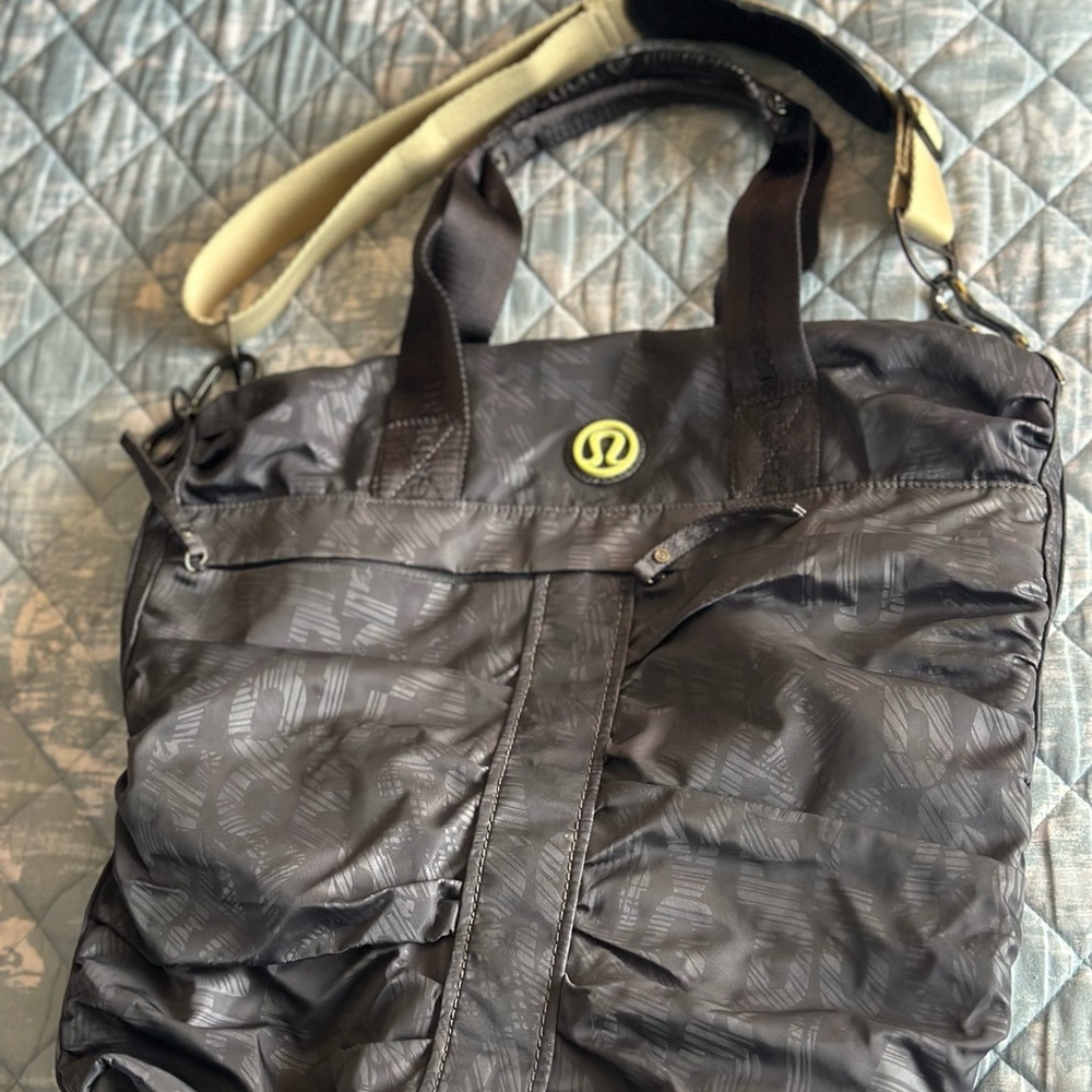 lululemon athletica Fast in Flight Gray Tote Bag with Adjustable Strap